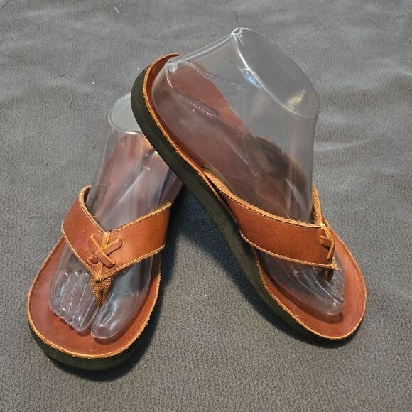Old Navy Brown Leather Sandals Classic Thong Design - Picture 2 of 6